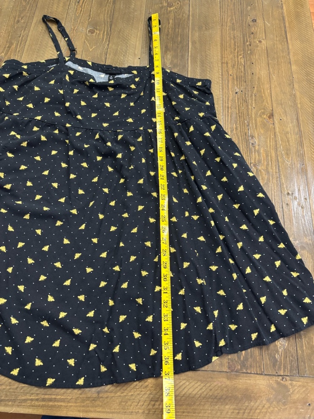 Torrid Mini Challis Sleeveless Sundress in Busy Bee Deep Black Pattern - Picture 4 of 7
